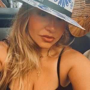 Meet your Posher, Julia